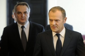 Polský premiér Donald Tusk (vpravo).